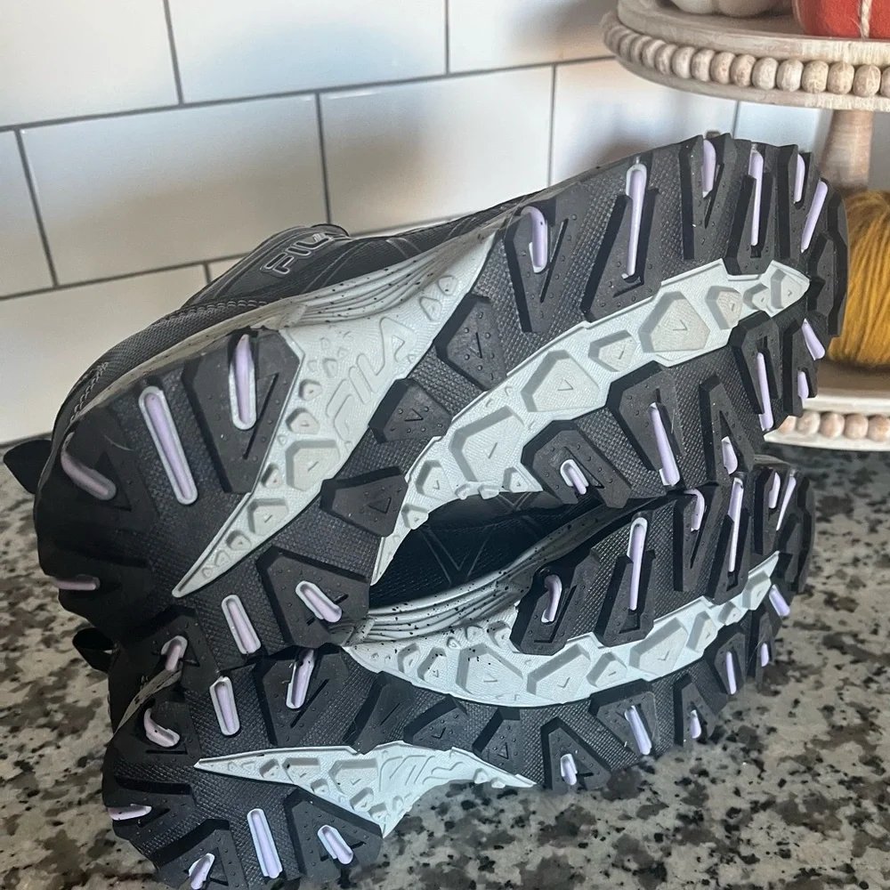 Fila Outdoor At Peake 24 TN Trail/Hiking Shoes Black/Gray/Purple Women’s‎ Size 7
